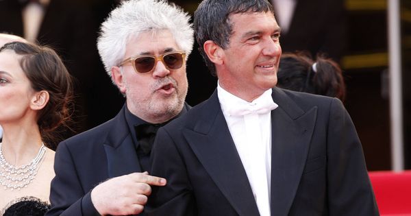 Foto: Pedro Almodóvar y Antonio Banderas en el Festival de Cannes de 2011. (Gtres)