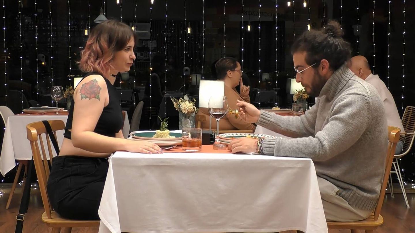 Noelia y Miguel, en 'First Dates'. (Mediaset)