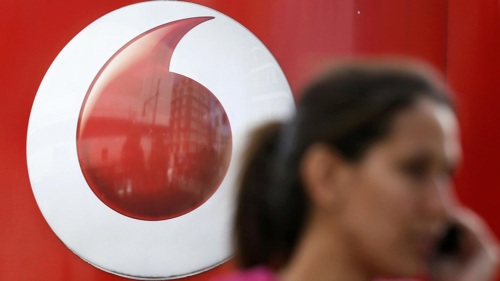 Foto: Vodafone no cobrará las llamadas a móviles y fijos que realicen hoy sus clientes (Reuters)