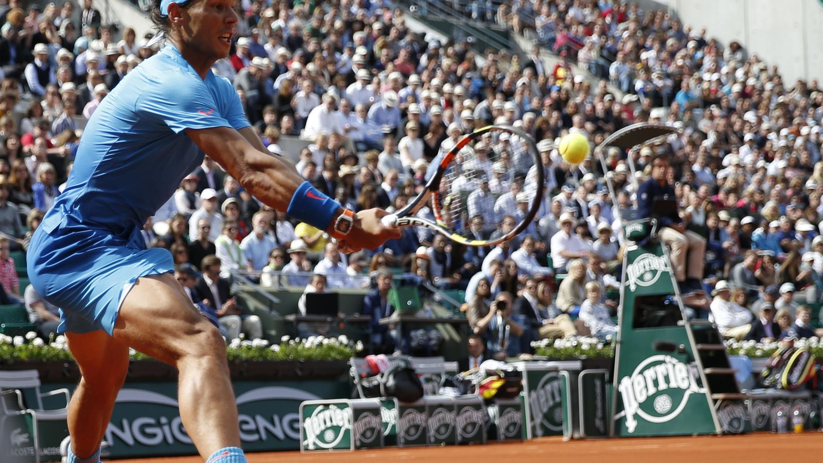 Foto: Nadal comenzó muy fuerte, pero tuvo problemas en el tercer set, que acabó perdiendo (Reuters)