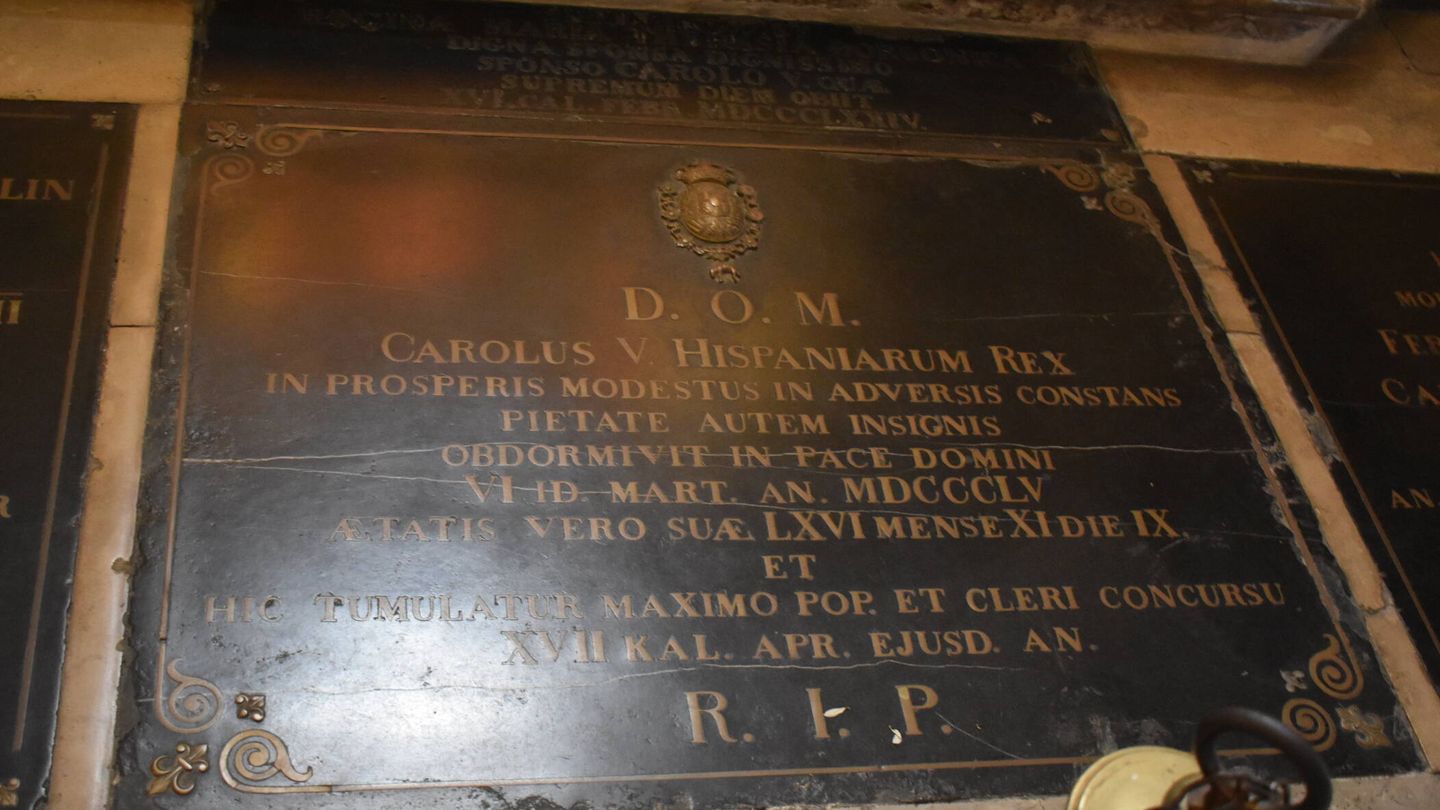 La tumba de Carlos María Isidro de Borbón y Borbón-Parma en la catedral de San Justo (J.M.)