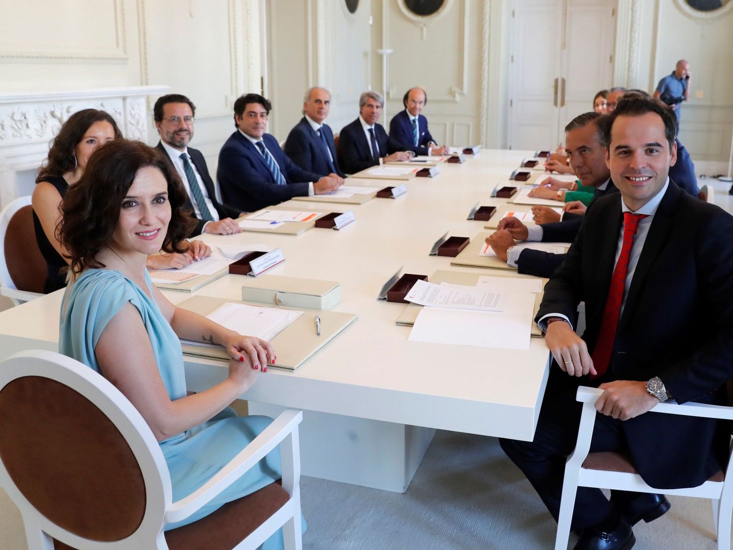 Primera reunión del nuevo gobierno de la Comunidad de Madrid. (EFE)