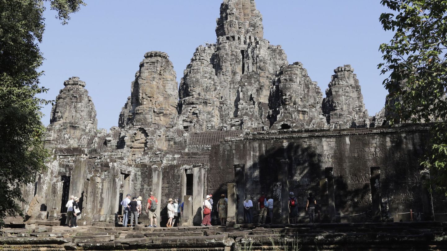 Turistas visitando Angkor. (EFE)