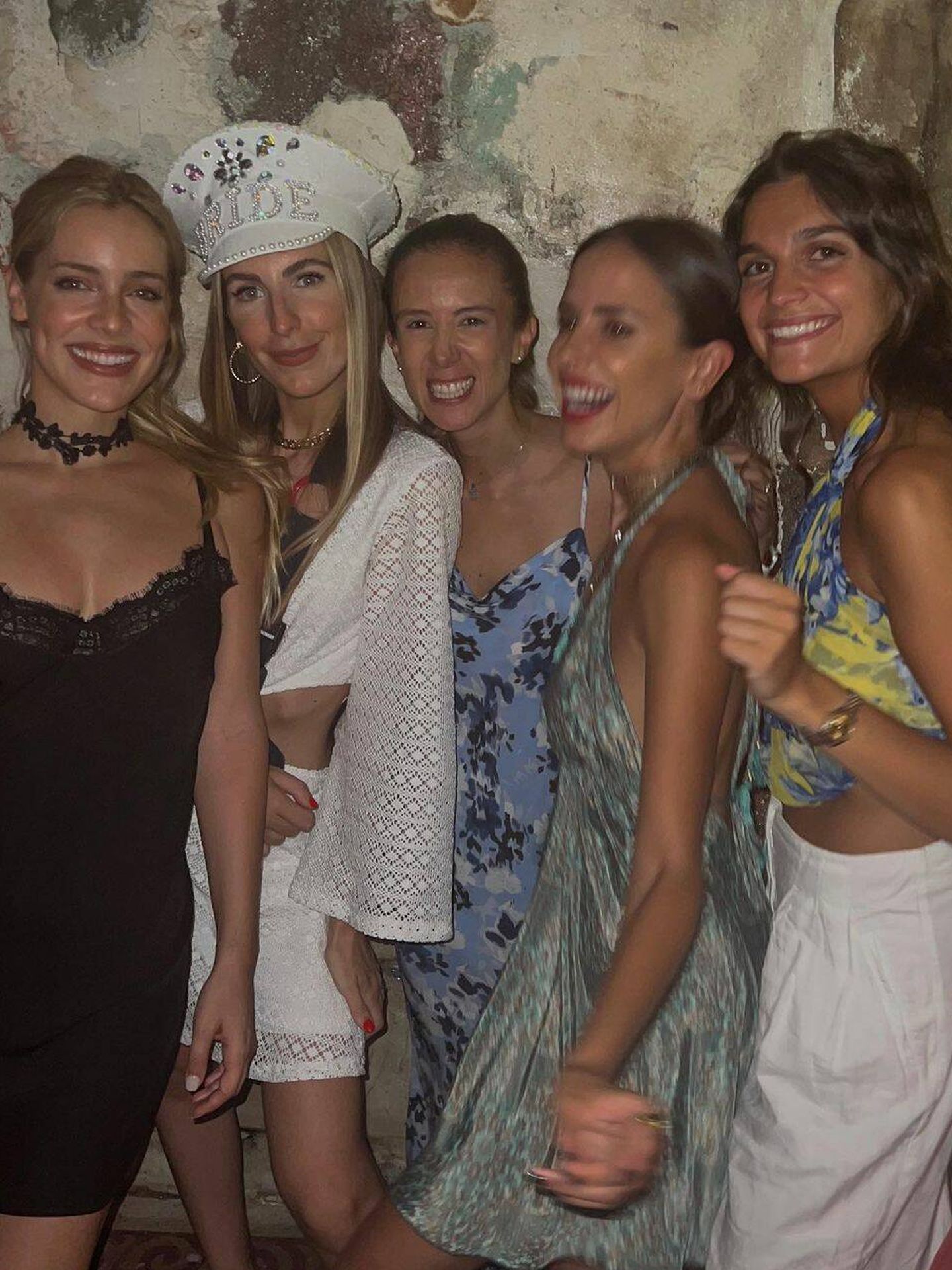 Casilda Aguilera y sus amigas, Alejandra Onieva y Luisa Bergel, de despedida de soltera. (Instagram/@casildaaguilera)