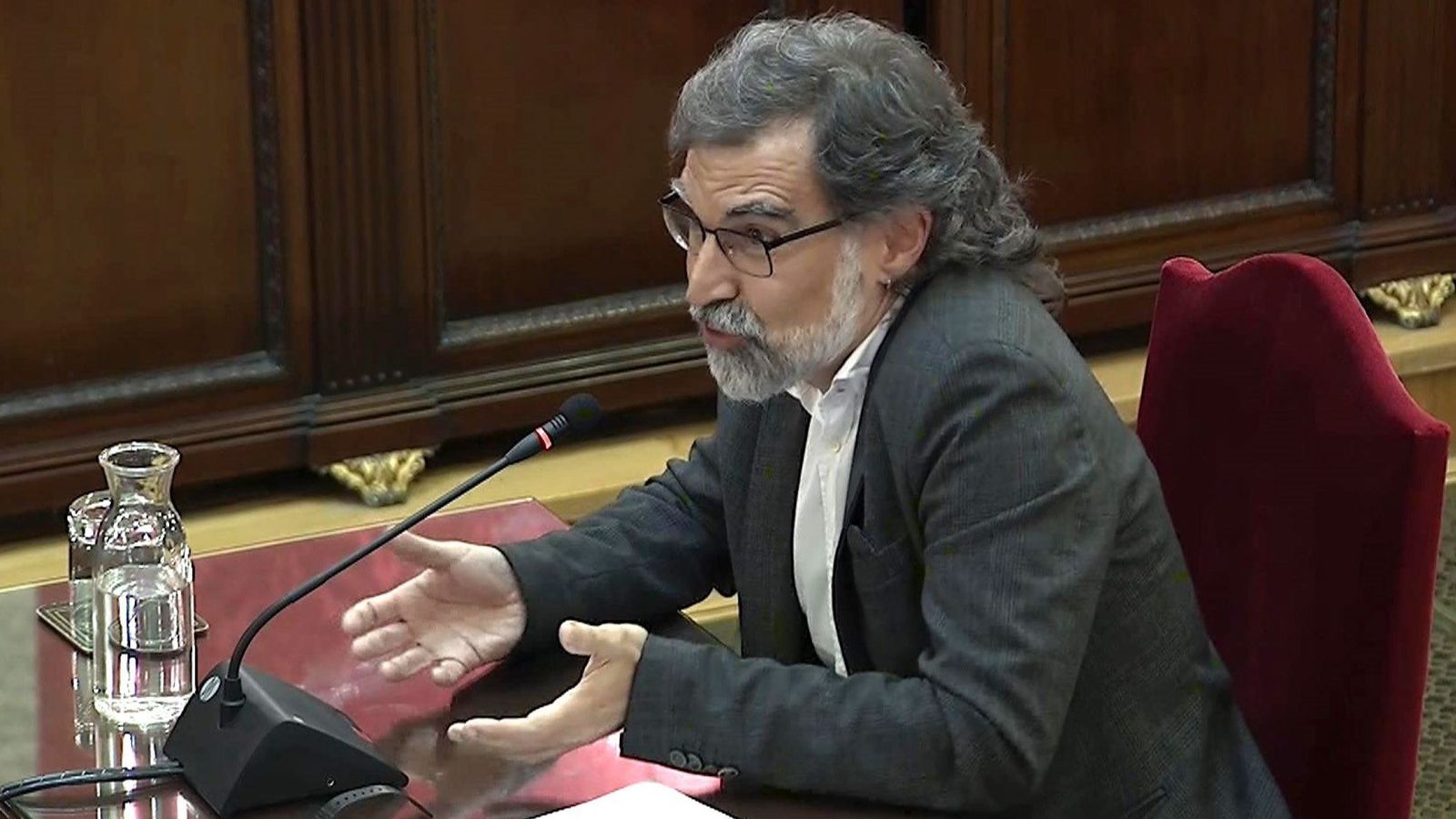 Foto: El presidente de Òmnium Cultural Jordi Cuixart en el juicio del 'procés'. (EFE)