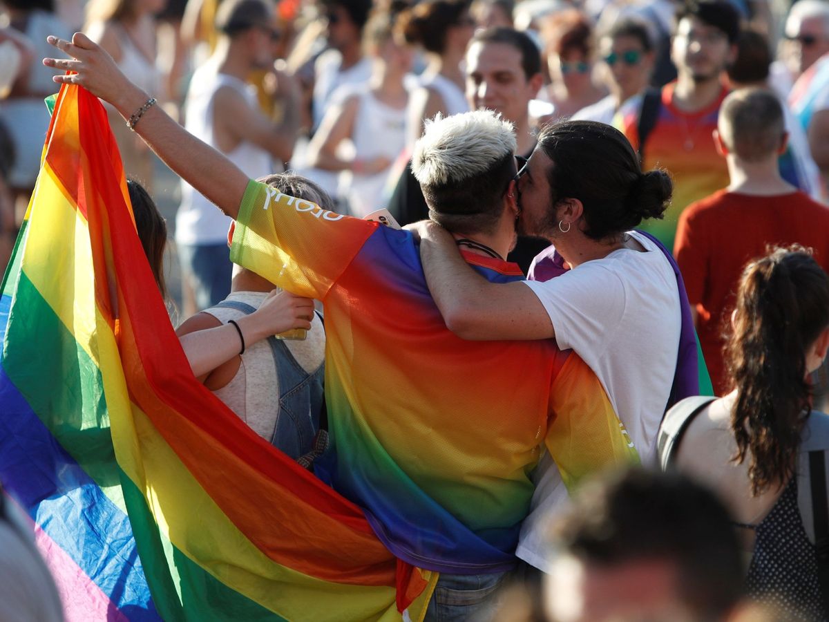 Foto: Las 50 mejores frases para felicitar el Día Internacional del Orgullo LGTBIQ+ este 28 de junio (EFE/Toni Albir)