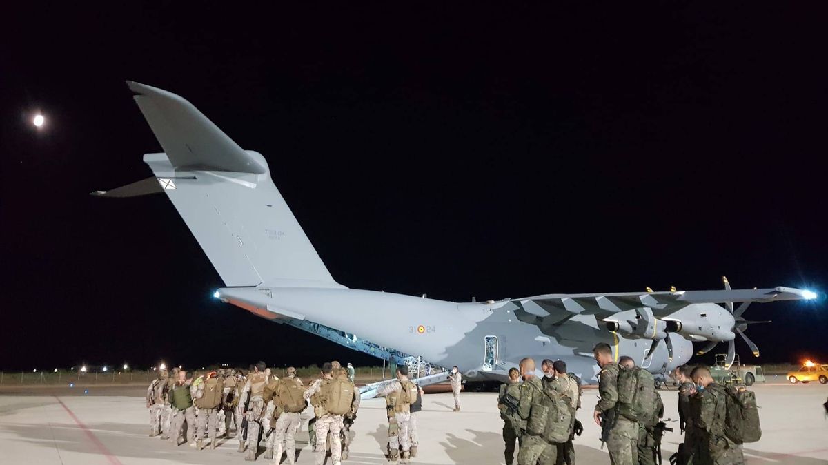 Los españoles de Kabul, pendientes de EEUU tras llegar al aeropuerto en sus helicópteros