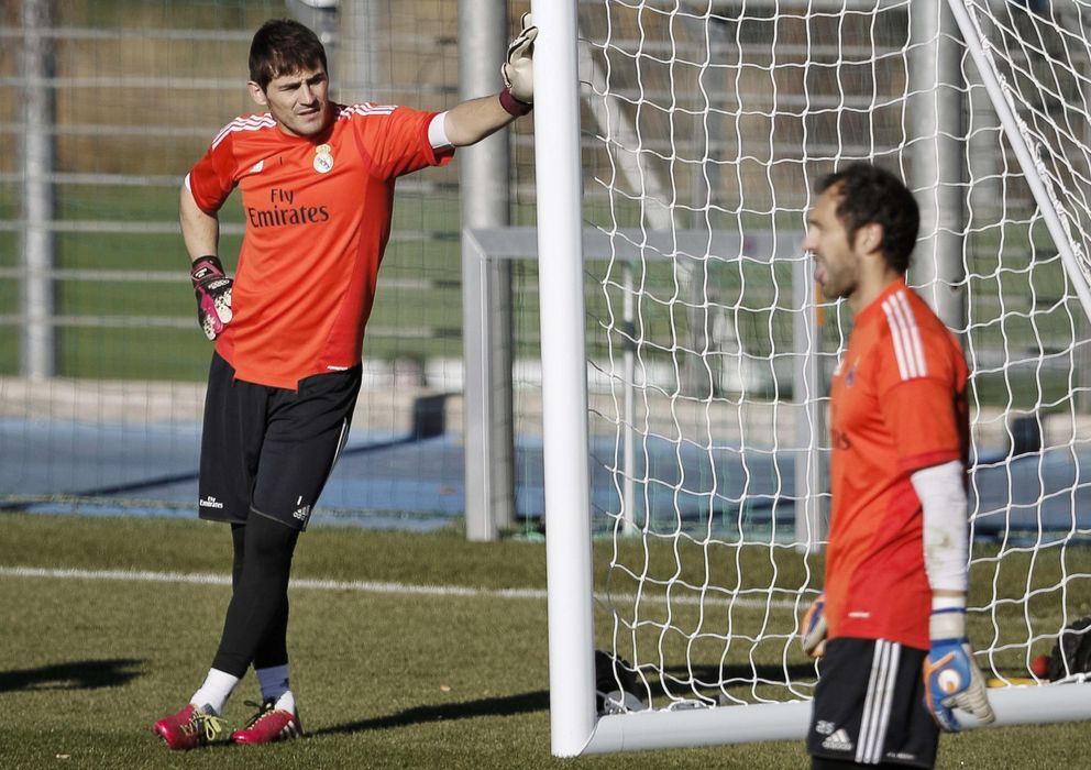 Foto: Casillas y Diego López, durante un entrenamiento del Real Madrid (EFE)