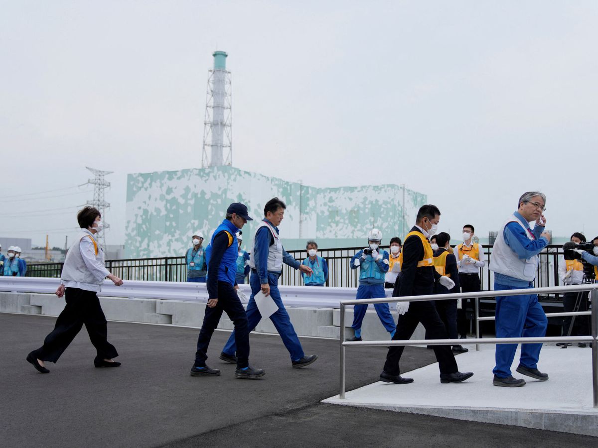 Foto: El Director General de la OIEA visita la planta nuclear de Fukushima. (Reuters/Hiro Komae)