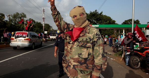 Foto: Partidario del gubernamental Frente Sandinista participa en el 39º aniversario del "Repliegue" en Masaya, Nicaragua, el 13 de julio de 2018. (Reuters)