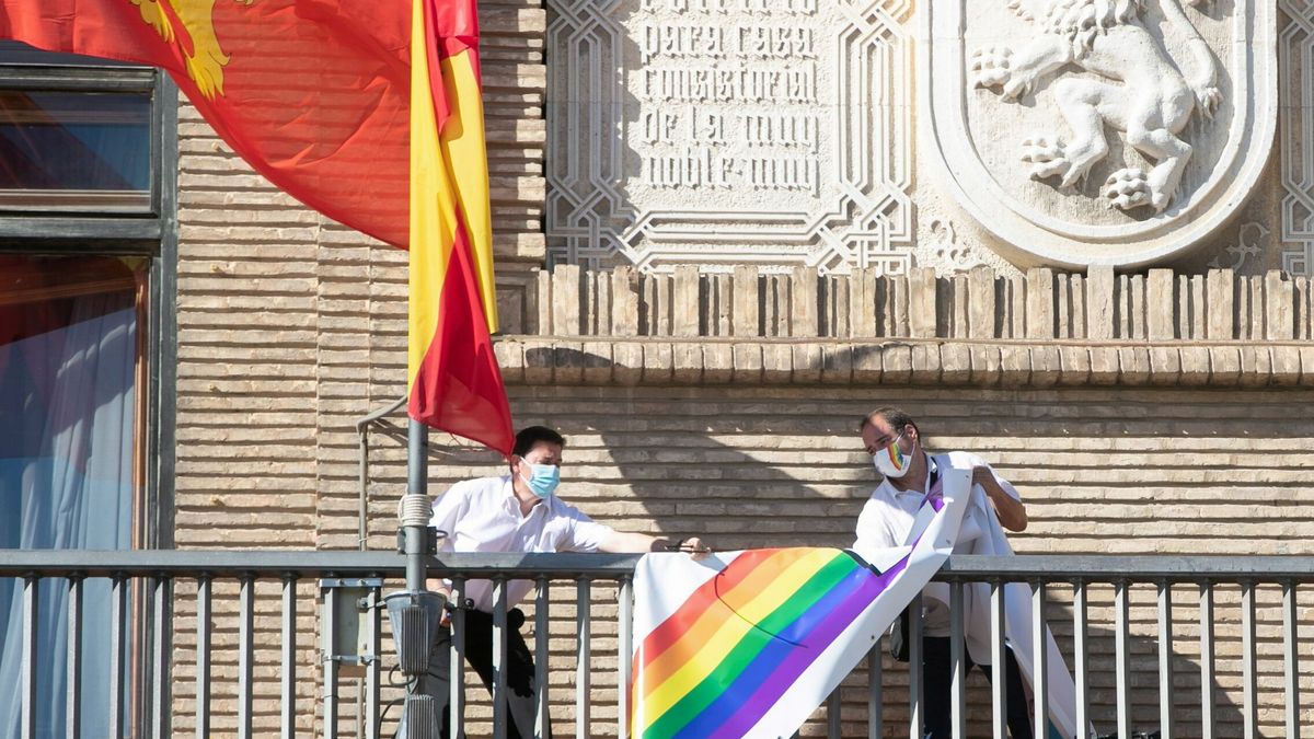 Un juzgado requiere al Ayuntamiento de Zaragoza que retire la pancarta LGTBI