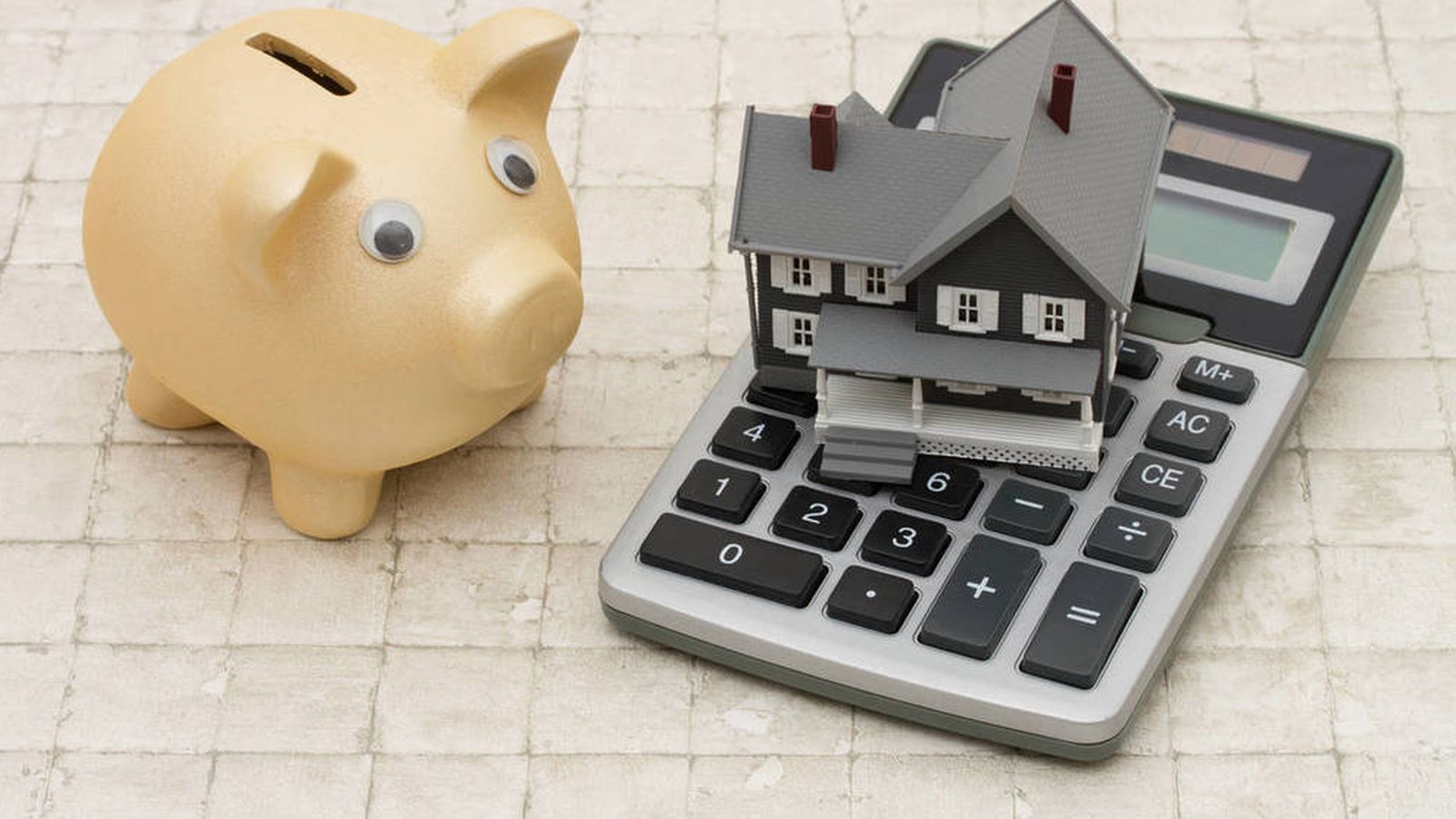 Foto: Saca la calculadora, ¿quieres saber si te compensa comprar casa o vivir de alquiler? (Foto: iStockphoto)