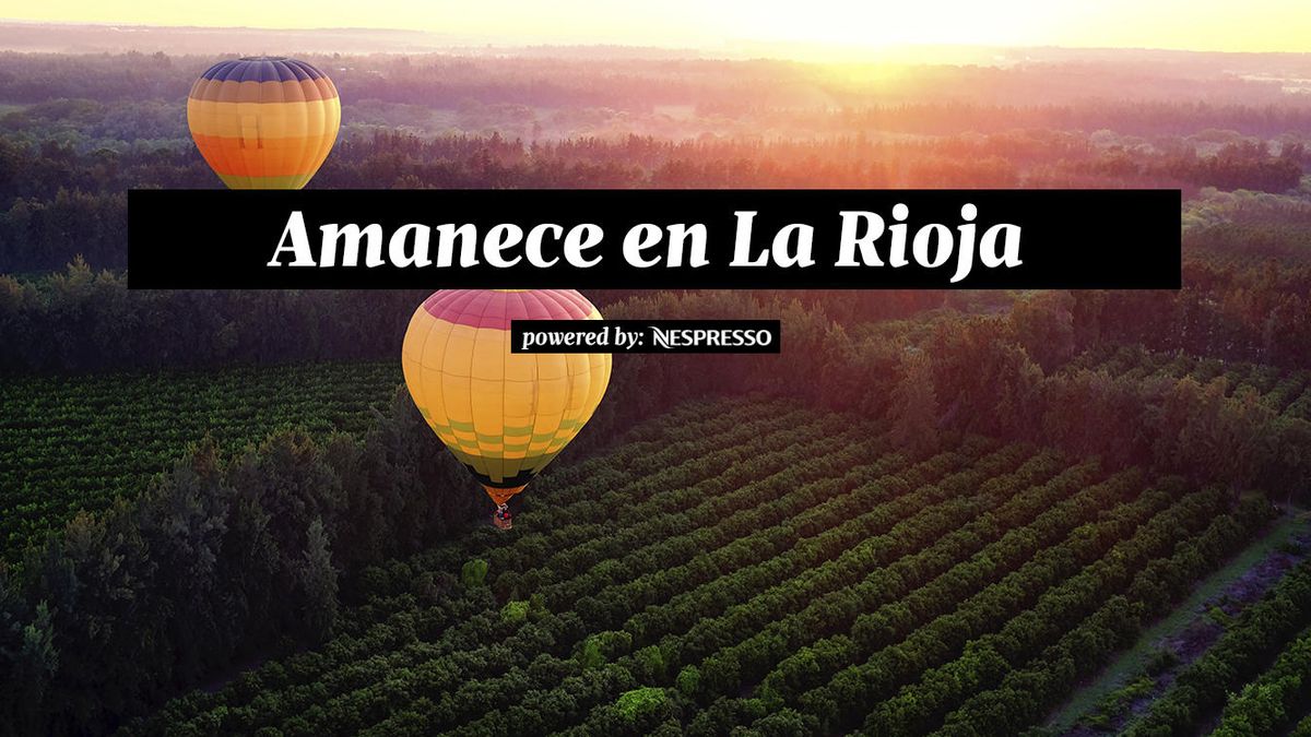 Empieza el día en un globo aerostático por encima de La Rioja mientras amanece en la sierra de Cantabria