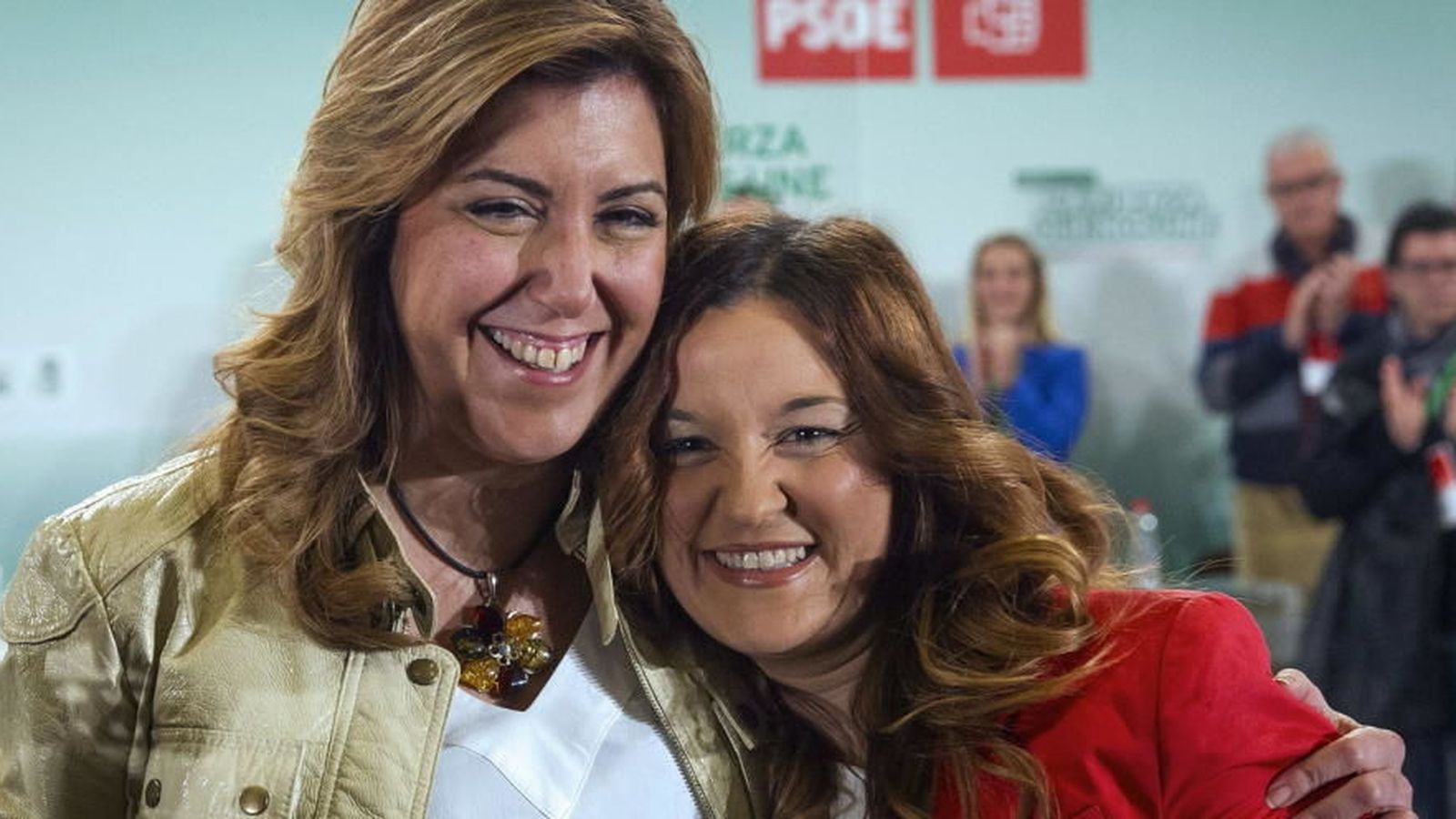 Foto: Susana Díaz (i) abraza a la diputada autonómica Verónica Pérez. (EFE)