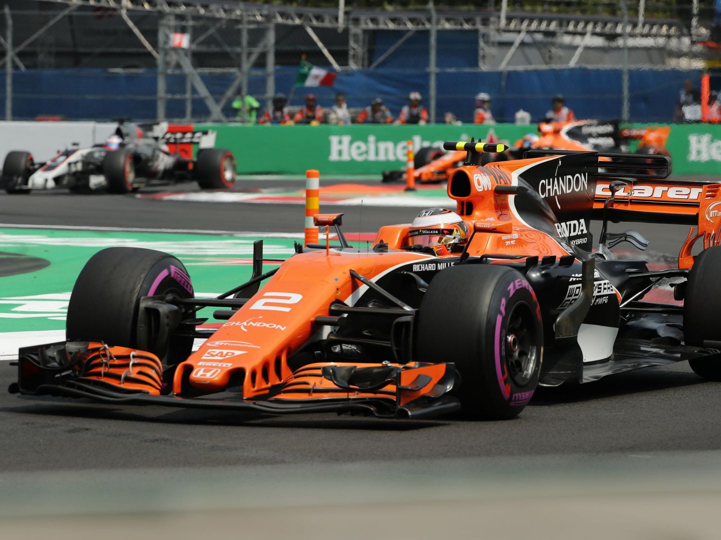 Red Bull es el espejo en que se mira McLaren. (EFE)