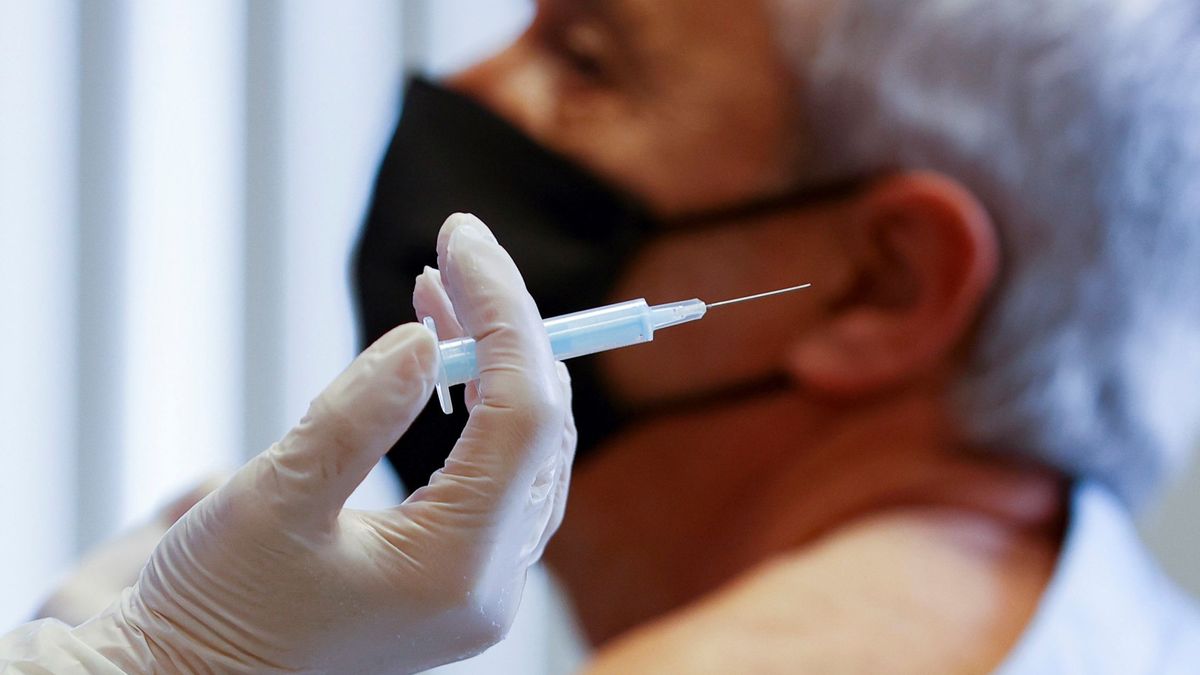Cataluña estudia abrir la vacunación de golpe a todos los menores de 30 años