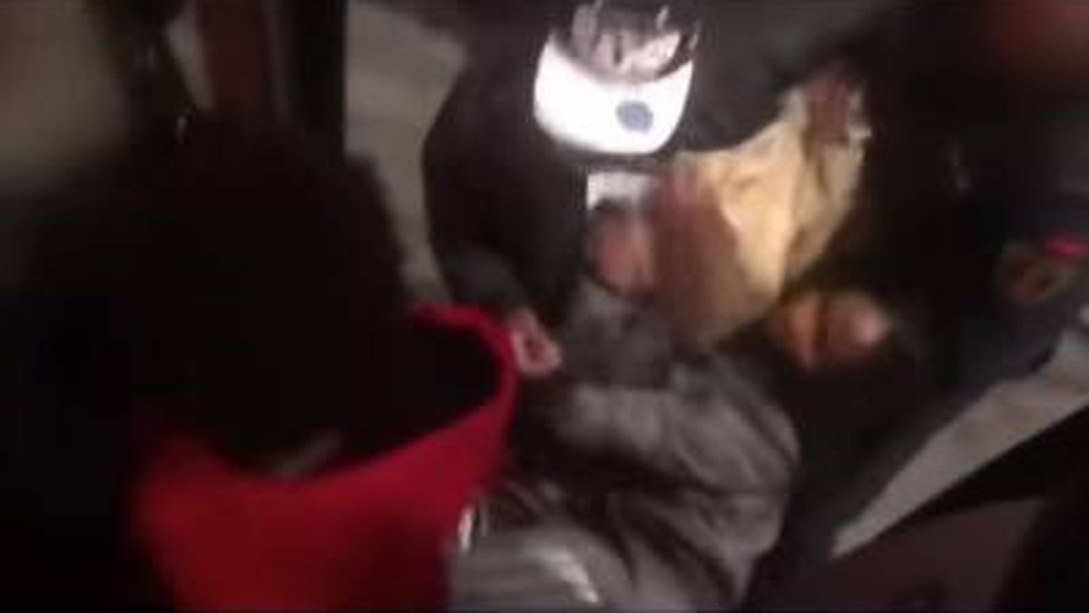 ¿Racismo en Madrid? Desalojan de un bus a una mujer negra por "exceso de aforo" 