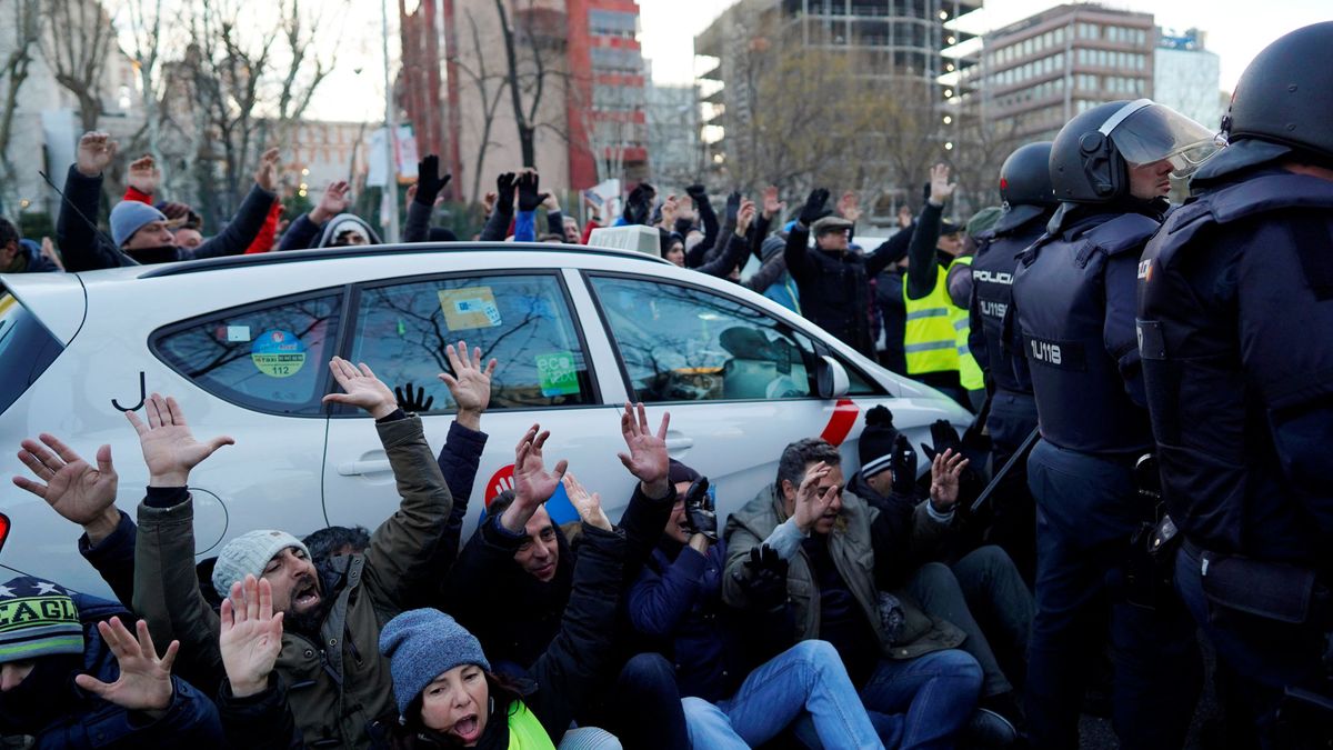 Garrido critica que el Gobierno no actuara el primer día que los taxistas acamparon