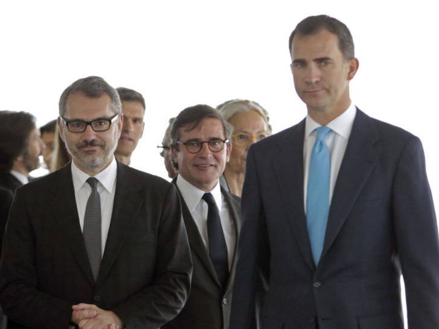 Marc Puig y el rey Felipe VI, con Manuel Puig detrás en una imagen de archivo. (EFE)