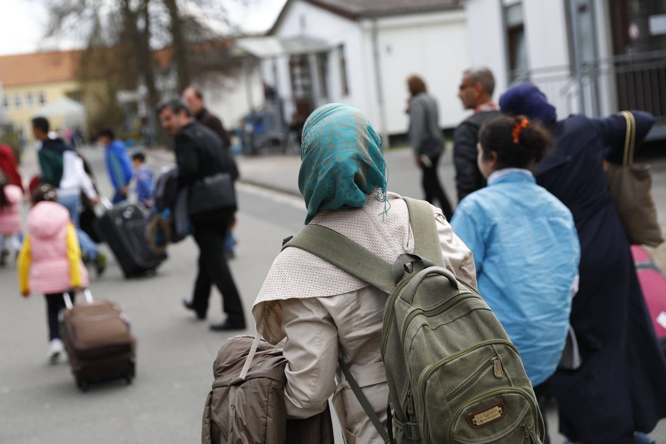 Refugiados sirios a su llegada a un centro para migrantes en Friedland, Alemania (Reuters).