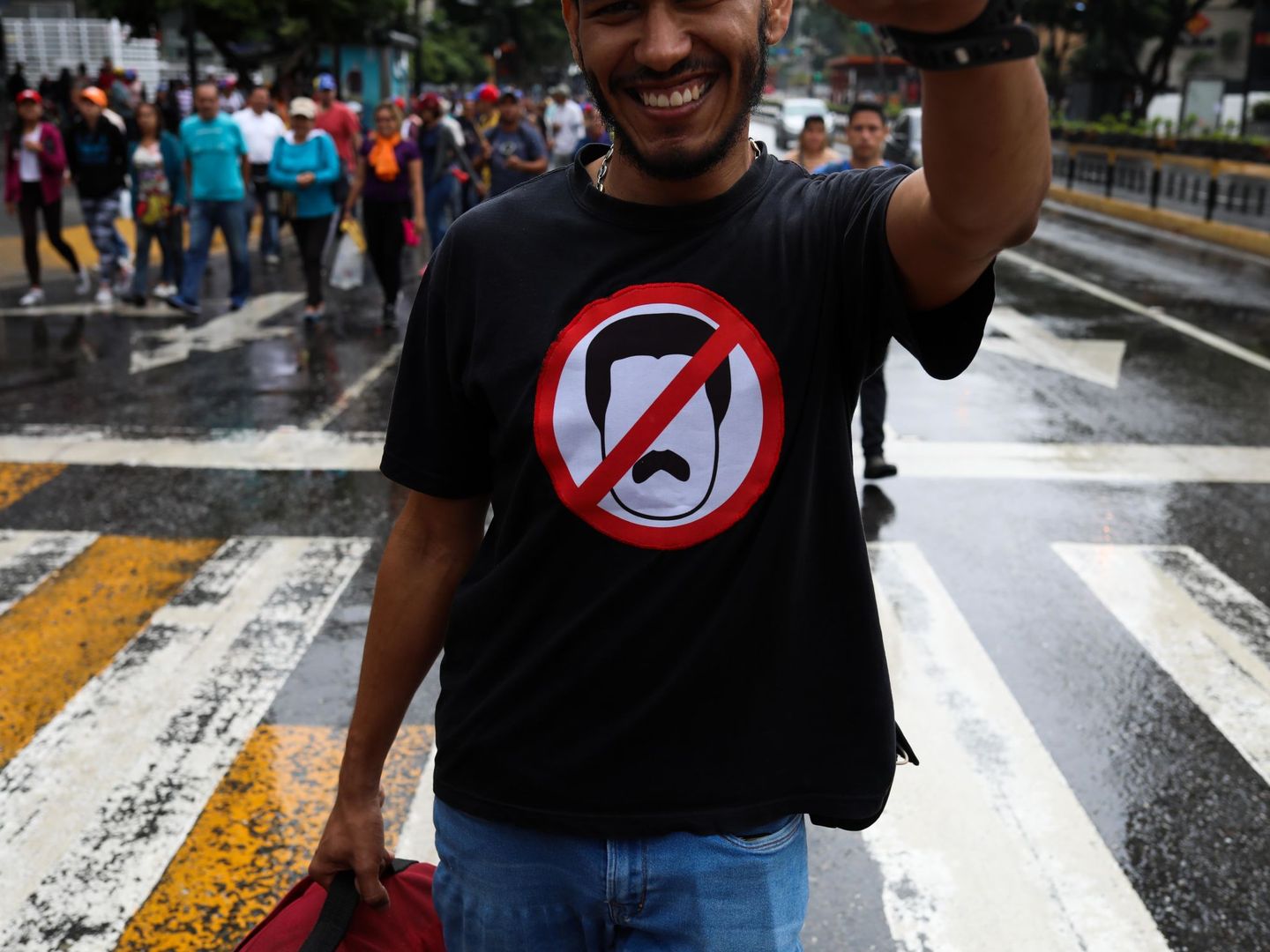 Opositores se manifiestan en contra del presidente de Venezuela, Nicolás Maduro. (EFE)