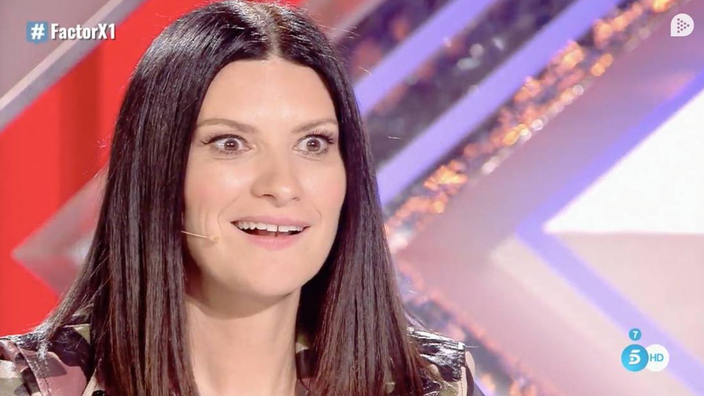 Laura Pausini observa la actuación en 'Factor X' (Telecinco)