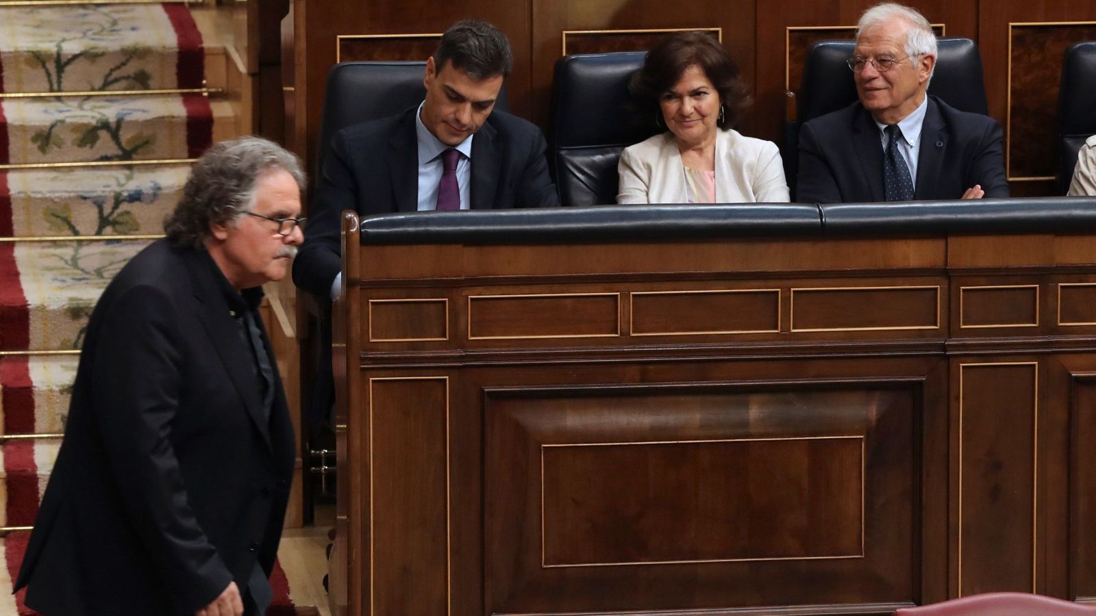Foto: Joan Tardà (ERC) ante Pedro Sánchez, Carmen Calvo y Josep Borrell en el Congreso. (EFE)