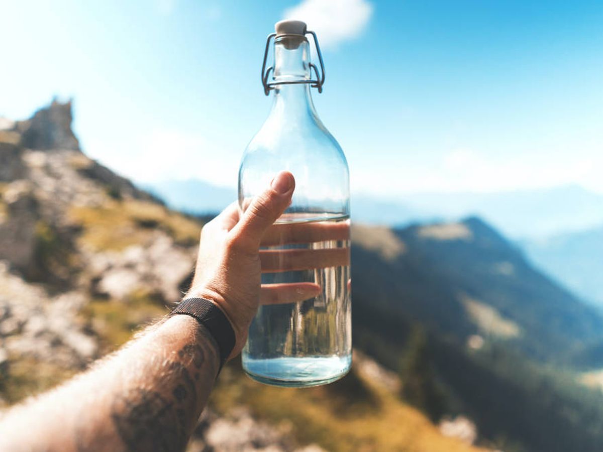 Foto: Las mejores botellas de agua de cristal para estar bien hidratado (Marvin Meyer para Unsplash)