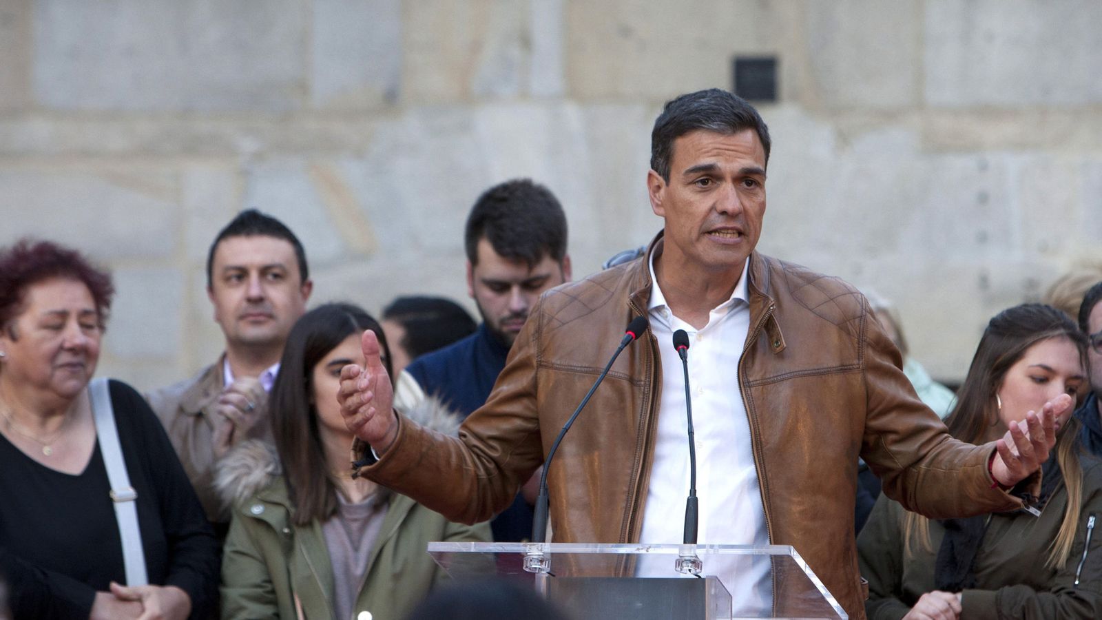 Foto: Pedro Sánchez, este 26 de abril durante su acto con simpatizantes en Pontevedra. (EFE)