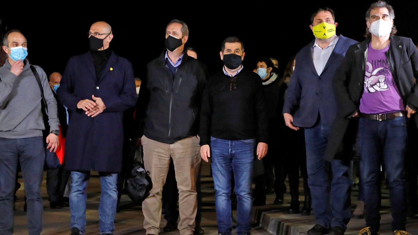  Seis de los presos del 'procés', Jordi Turull, Raül Romeva, Joaquim Forn, Jordi Sànchez, Oriol Junqueras y Jordi Cuixart. (EFE) 
