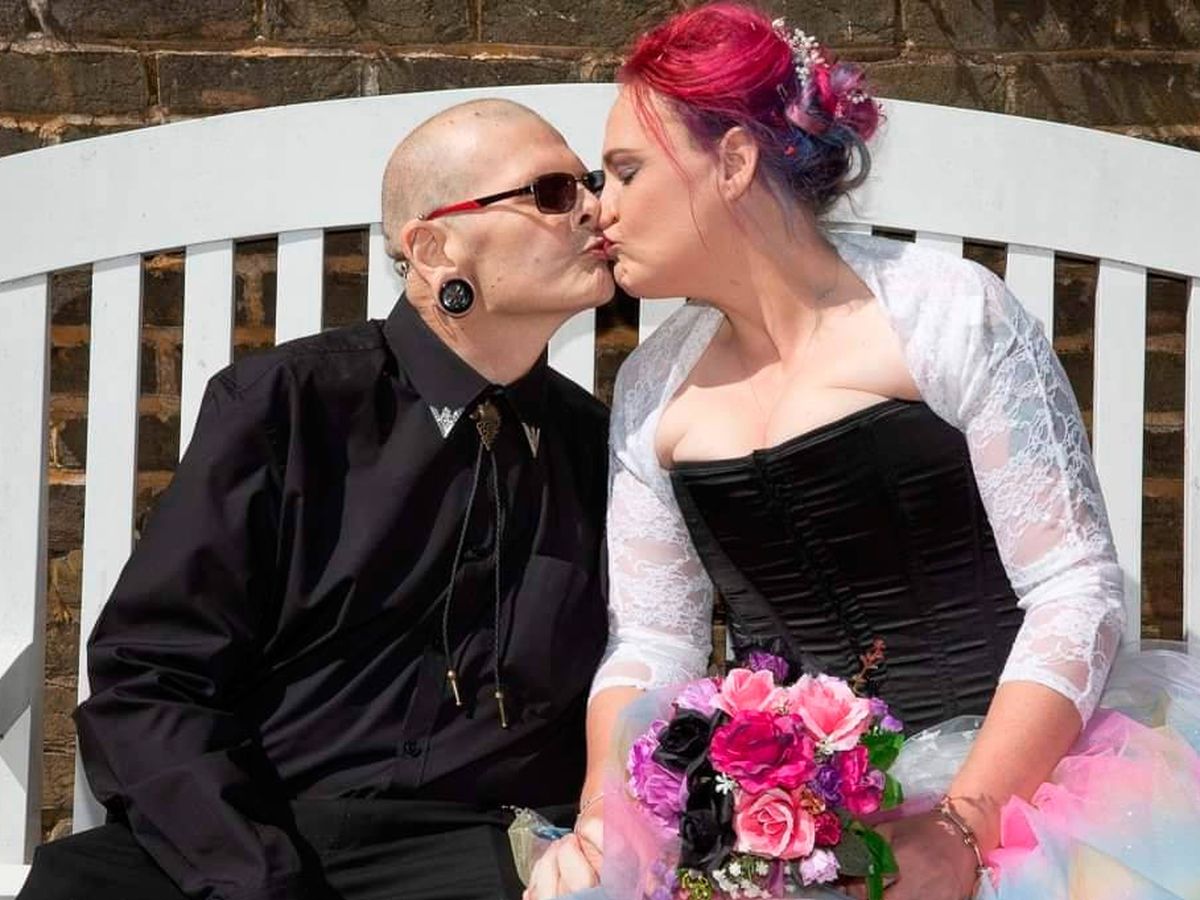 Foto: Jay Dixon y Vicci Morrison, al convertirse en marido y mujer (Foto: Facebook)