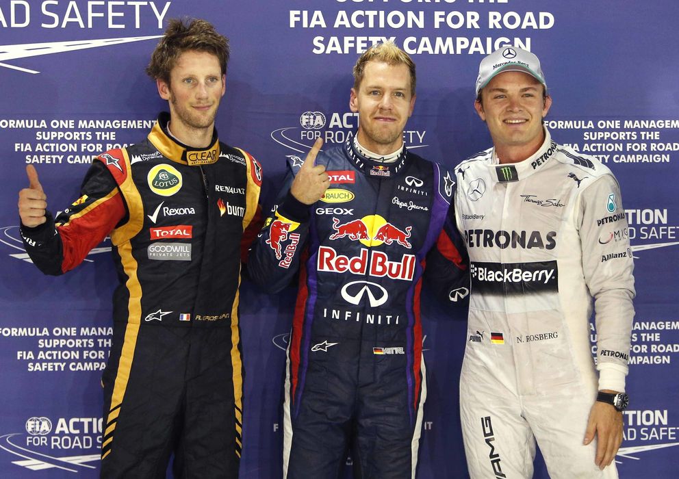 Foto: Sebastian Vettel 'escoltado' por Nico Rosberg y Romain Grosjean.