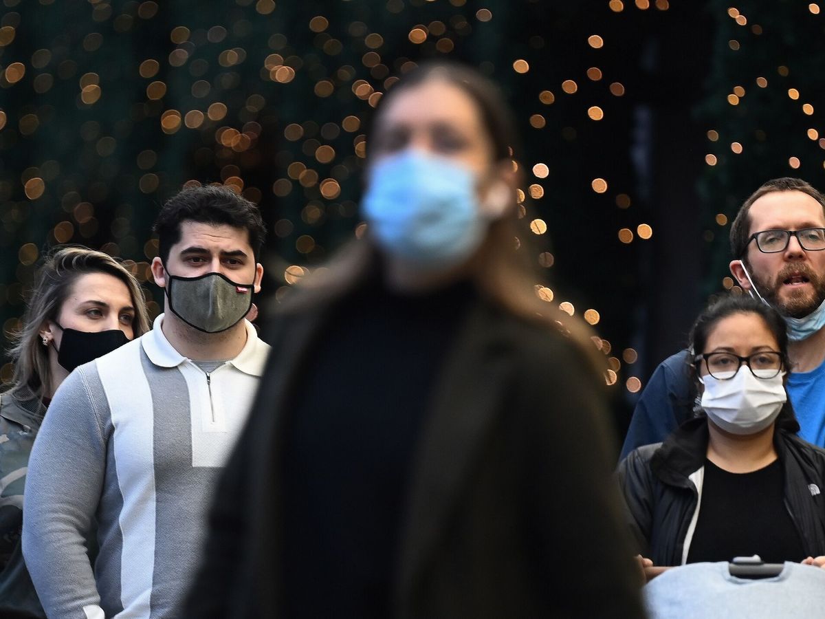 Foto: Reino Unido registra su récord diario de contagios de toda la pandemia a las puertas de la Navidad. (Andy Raim. /EFE) 