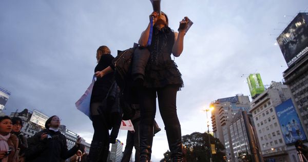 Foto: Una mujer grita durante una marcha contra los abusos sexuales celebrada en Buenos Aires. (Reuters)