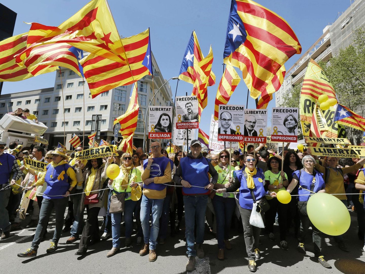 Manifestación convocadaen Barcelona por Espai Democràcia i Convivència. (EFE)