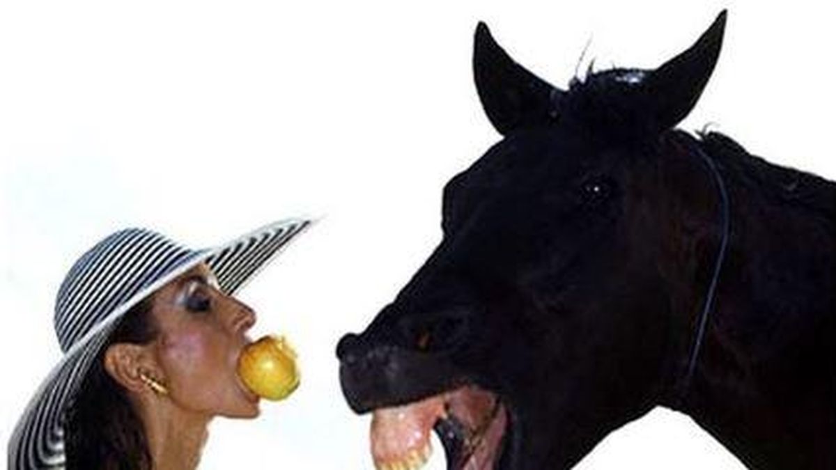 Naty Abascal recupera su foto más divertida... con un caballo