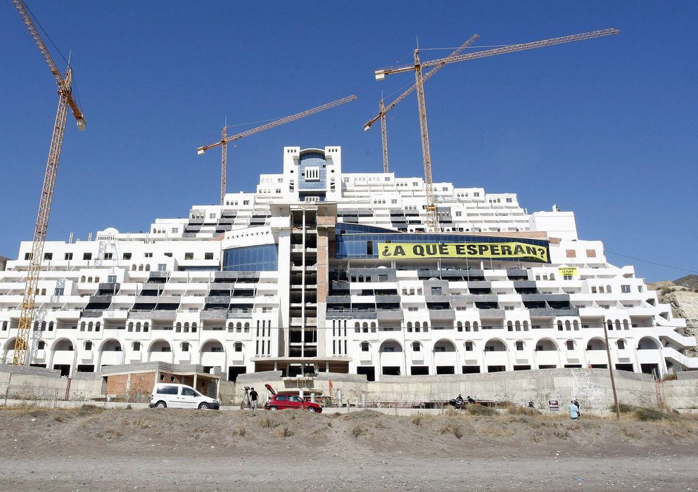 Foto: Fotografía de archivo tomada el 5 de septiembre de 2011 del hotel construido en la playa de El Algarrobico (Efe)
