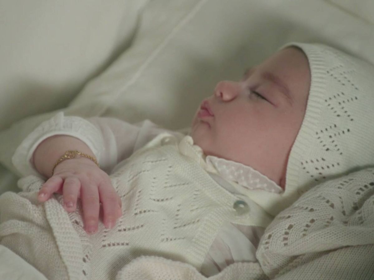 Foto: El bebé de Pía, antes de la desaparición en su cuna en el episodio de este jueves de 'La Promesa'. (RTVE) 