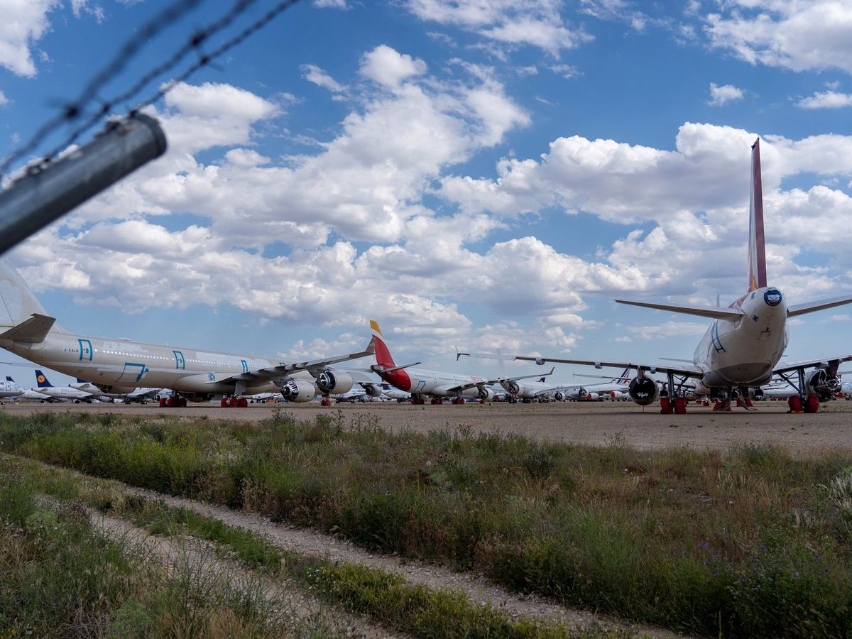 Foto: Cientos de aviones de diferentes aerolíneas internacionales permanecen estacionados en el aeropuerto de Teruel. (EFE)