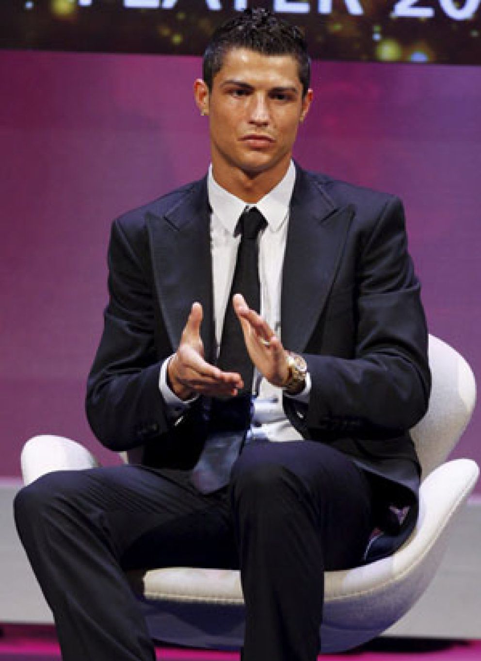 Foto: Cristiano Ronaldo cambia a Paris por una morena