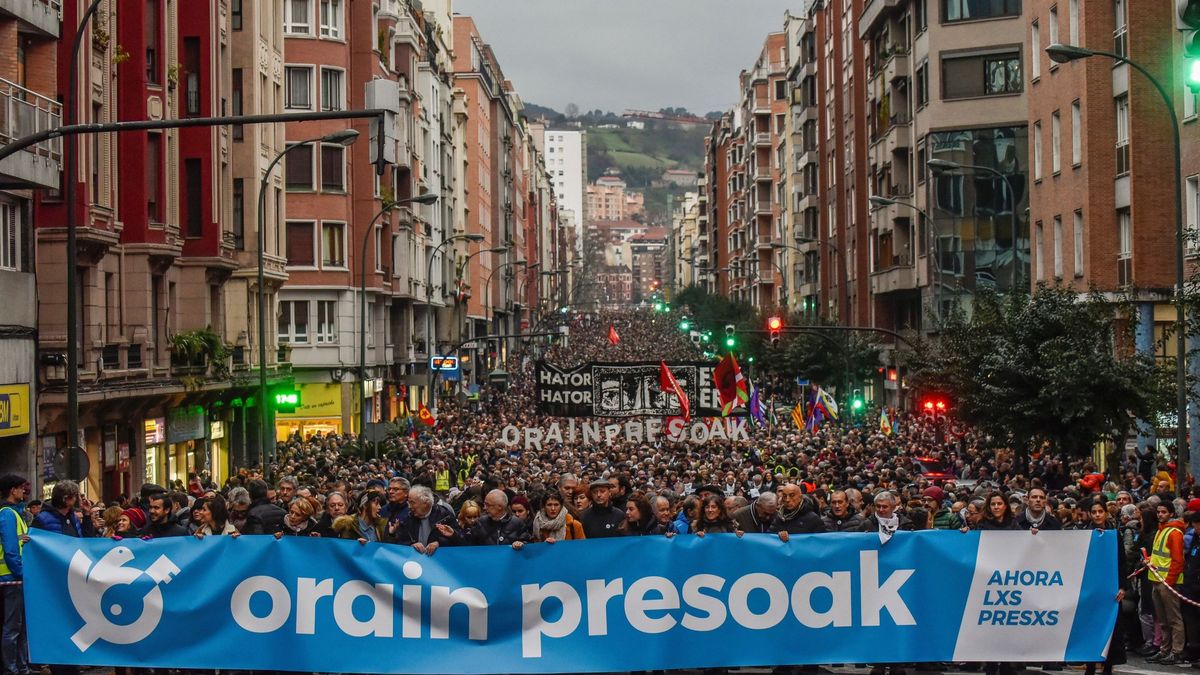 Tardà, Otegi y Podemos marchan juntos contra la dispersión de los presos de ETA