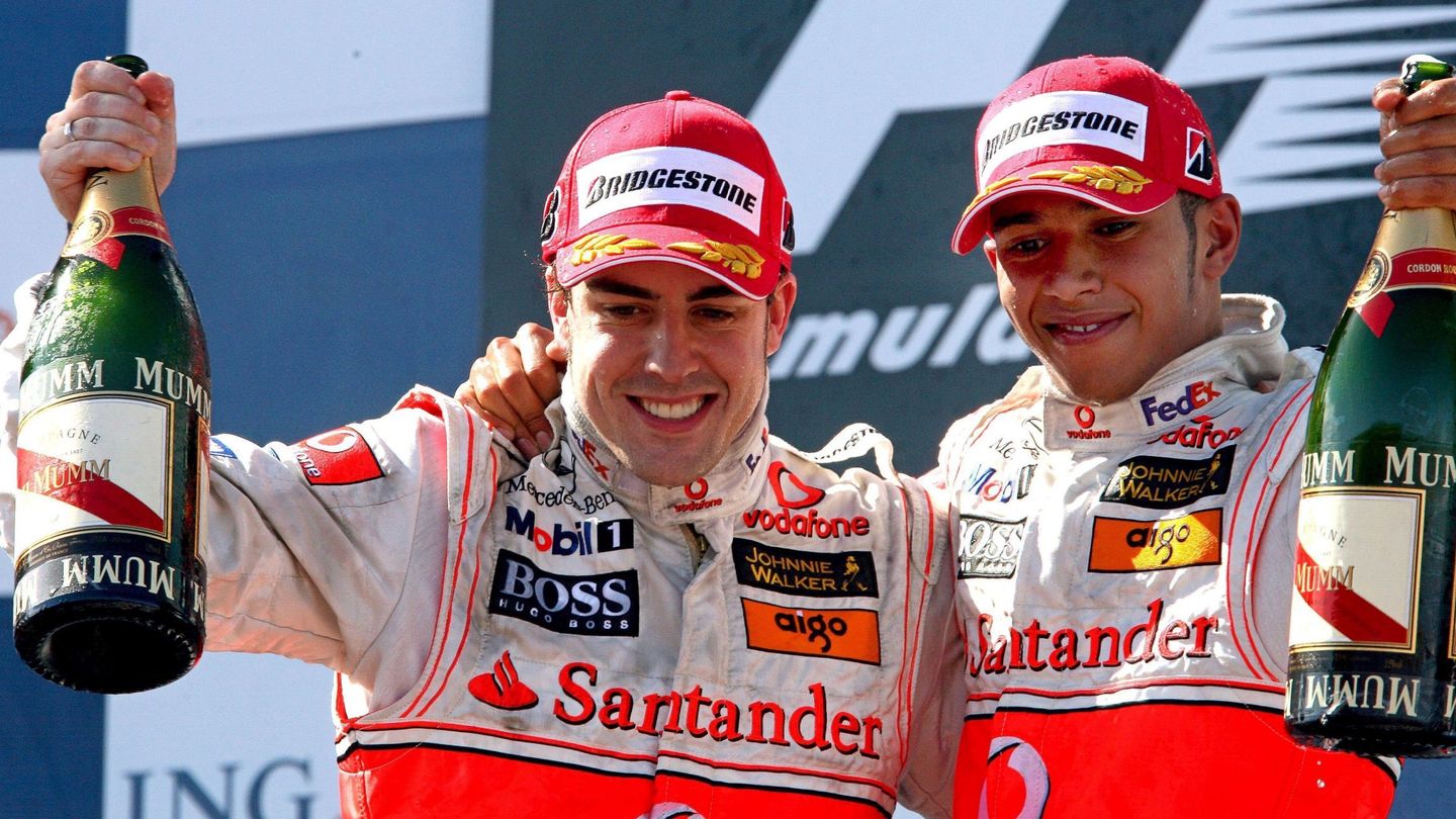 El talento y la tremenda naturaleza competitiva de dos genios rompió las costuras de McLaren en 2007, pero Hamilton empezó primero