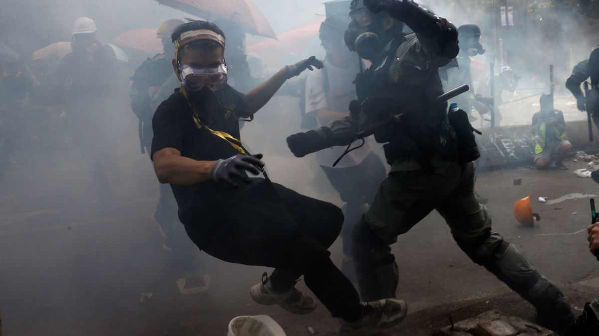 La policía asalta la Politécnica de Hong Kong en la jornada más violenta de las protestas