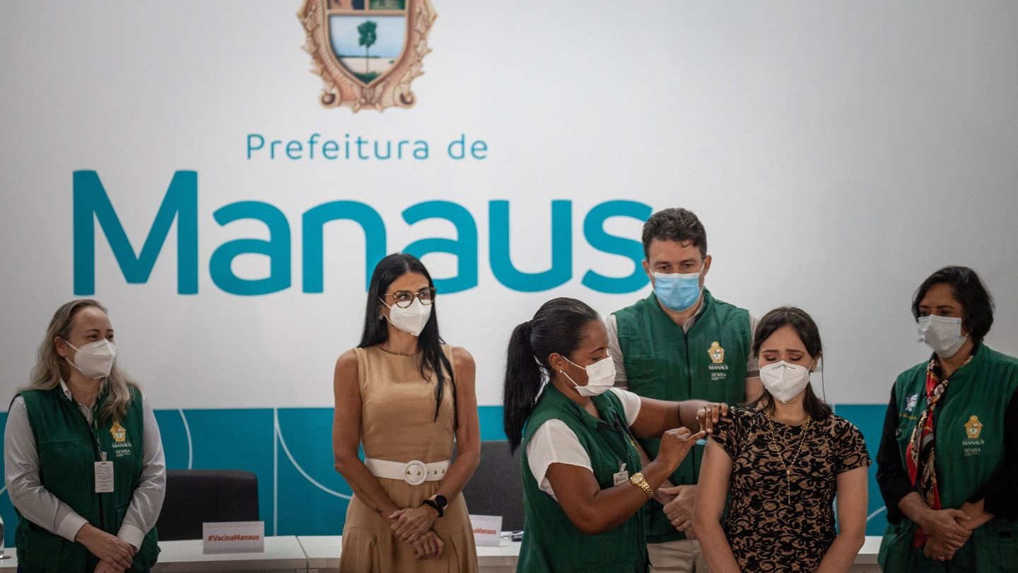 Inicio de la campaña de vacunación en Manaos. (EFE)