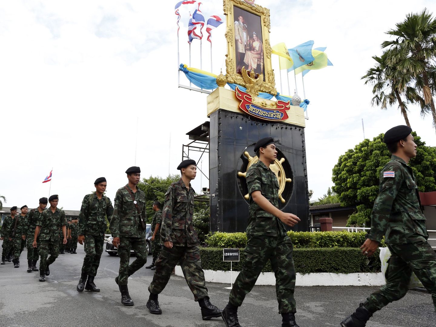 Militares tailandeses durante el referéndum sobre la nueva constitución, en agosto de 2016. (EFE)