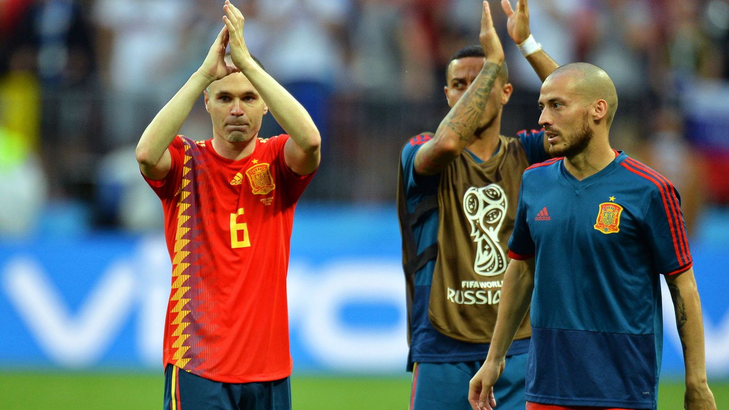 Iniesta y Silva, dos de los jugadores que han marcado una época en la Selección española. (Efe)
