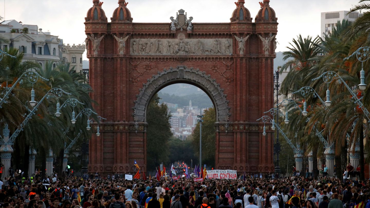 Concentración ante el Arco del Triunfo. (Reuters)