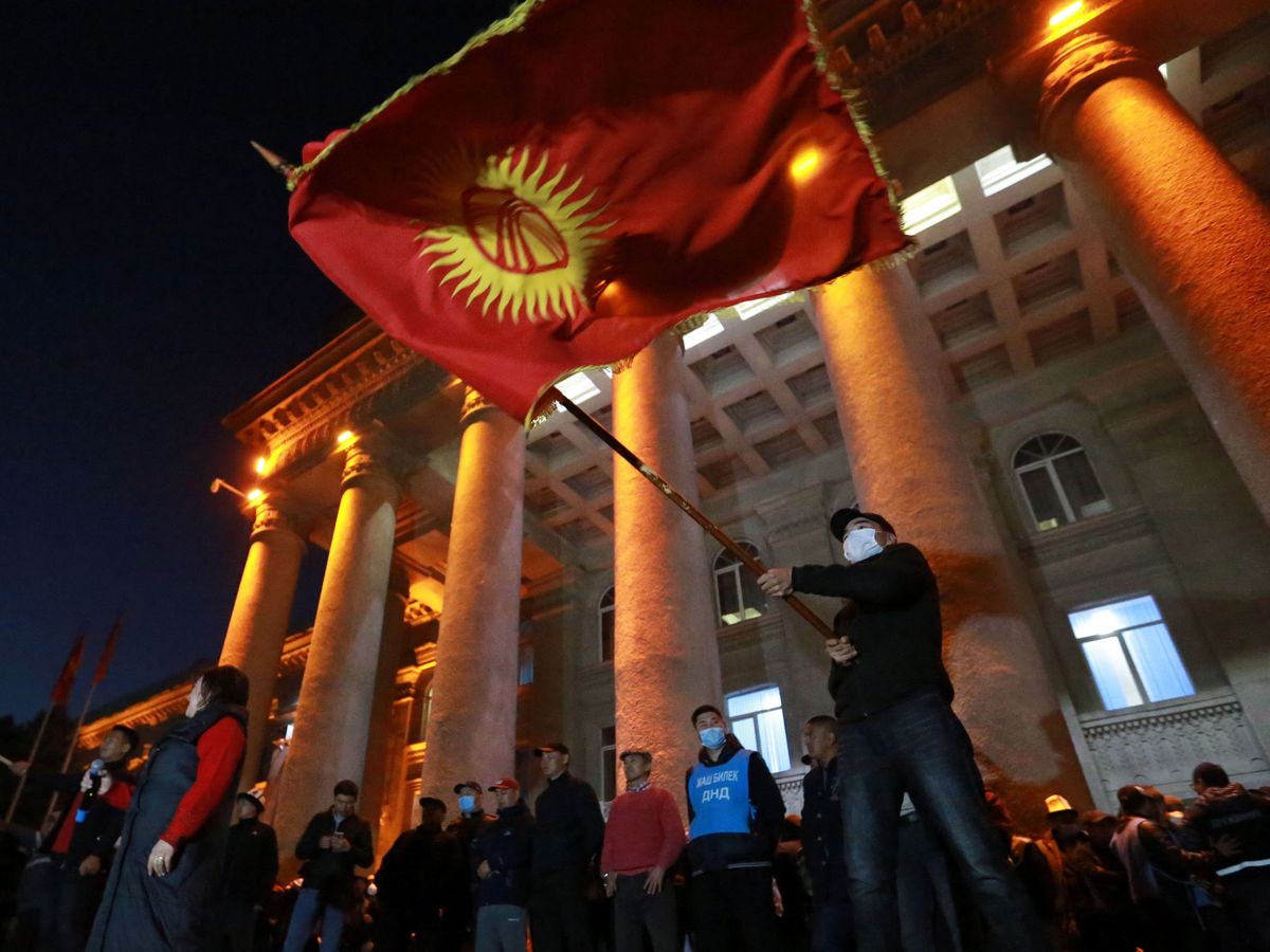 Foto: Protestas de la oposición en Kirguistán. (EFE)