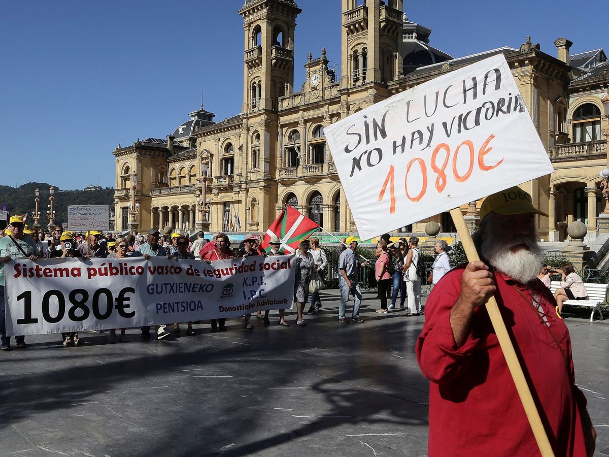 Foto: Manifestación de pensionistas en San Sebastián. (EFE)