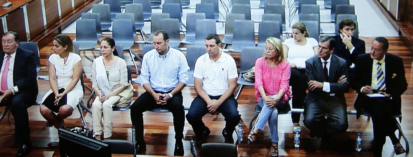 Julián Muñoz, Isabel Pantoja y Maite Zaldívar el día del comienzo del juicio por el caso Blanqueo (Efe)